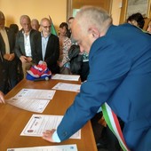 La firma del gemellaggio in Francia