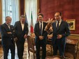 Alberto Cirio regala un pupazzo di stambecco al Consiglio Regionale Alberto Cirio regala un pupazzo di stambecco al Consiglio Regionale