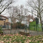 Le condizioni del campo da basket Le condizioni del campo da basket
