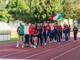 Sfilata di giovani con bandiere Sfilata di giovani con bandiere