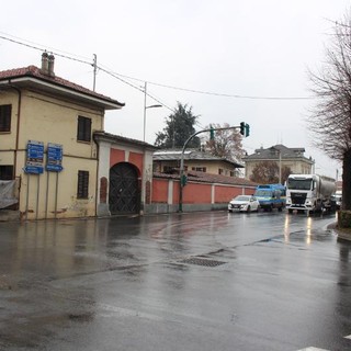 L’incrocio con la casa da demolire, sullo sfondo