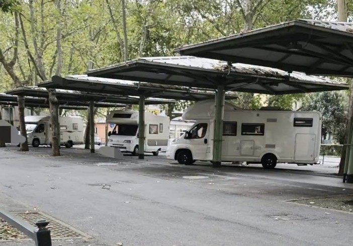 Campeggio nomade in corso Taranto