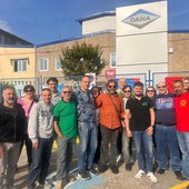 Nella foto d'archivio un'iniziativa sindacale di fronte ai cancelli dello stabilimento sommarivese