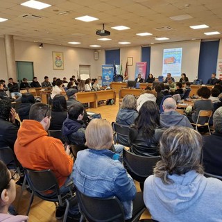 Collegno, studenti e cittadini a colloquio con le aziende: successo per "Destinazione Lavoro" Collegno, studenti e cittadini a colloquio con le aziende: successo per "Destinazione Lavoro"
