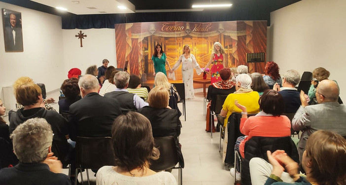 Pubblico numeroso per le arie di Puccini e le letture introduttive