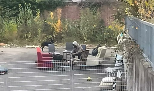 Un manipolo di uomini dentro l'ex Gondrand Un manipolo di uomini dentro l'ex Gondrand