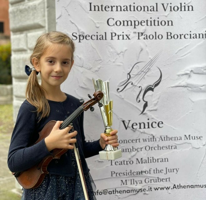 Violino, ragazzina di Nichelino brilla nel concorso internazionale di Venezia Violino, ragazzina di Nichelino brilla nel concorso internazionale di Venezia
