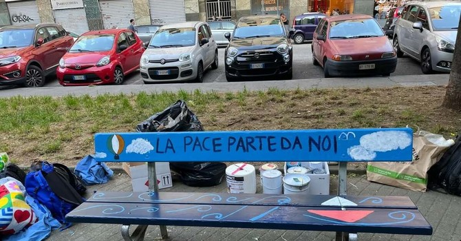 Panchine della pace al Filadelfia: i piccoli scout colorano il quartiere