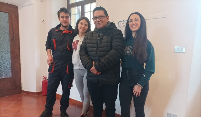 Da sinistra a destra Mattia Tonda Roch, Martina Cardonati, don Javier Cunalema e Rebecca Petrasso Da sinistra a destra Mattia Tonda Roch, Martina Cardonati, don Javier Cunalema e Rebecca Petrasso