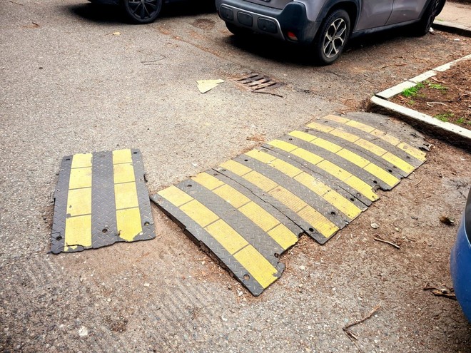 Foto d'archivio di dossi a pezzi in via Malta