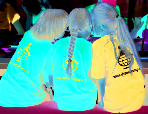 Dynamo Camp scende in piazza a Torino per sensibilizzare sull'isolamento delle famiglie con figli con disabilità