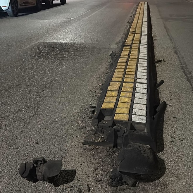 I dossi a pezzi di via Romolo Gessi I dossi a pezzi di via Romolo Gessi