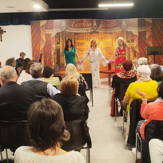 Pubblico numeroso per le arie di Puccini e le letture introduttive