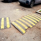 Foto d'archivio di dossi a pezzi in via Malta