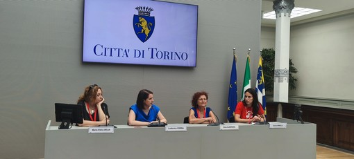 Dina Alberizia a Torino racconta i duri giorni della detenzione in Libia Dina Alberizia a Torino racconta i duri giorni della detenzione in Libia