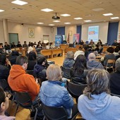 Collegno, studenti e cittadini a colloquio con le aziende: successo per "Destinazione Lavoro"