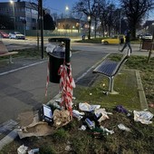 Via Marsigli trasformata in una discarica