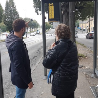 Buche e asfalto dissestato alle fermate bus di corso Potenza: &quot;Sono pericolose&quot;. Gtt replica: &quot;Le sposteremo&quot;