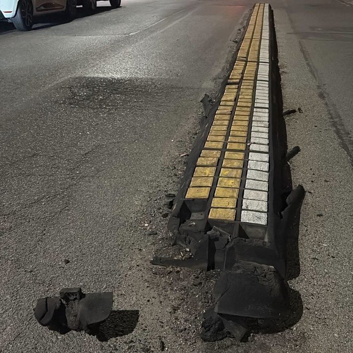 I dossi a pezzi di via Romolo Gessi I dossi a pezzi di via Romolo Gessi