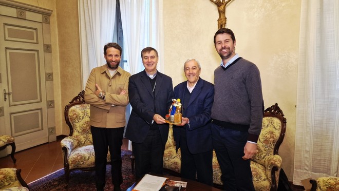 La consegna al vescovo Repole