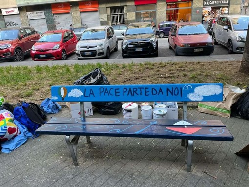 Panchine della pace al Filadelfia: i piccoli scout colorano il quartiere