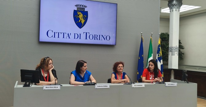 Dina Alberizia a Torino racconta i duri giorni della detenzione in Libia Dina Alberizia a Torino racconta i duri giorni della detenzione in Libia
