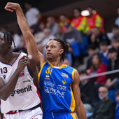 Basket, colpo a Milano: Reale Mutua vince 63-65 e aggancia Urania Basket, colpo a Milano: Reale Mutua vince 63-65 e aggancia Urania