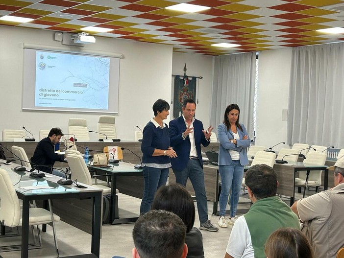 Presentato il progetto “Negozio del Distretto” Presentato il progetto “Negozio del Distretto”