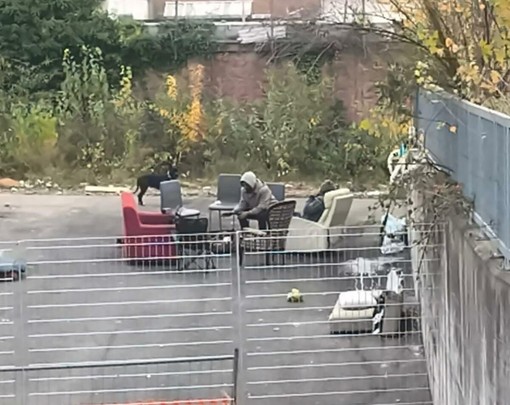 Un manipolo di uomini dentro l'ex Gondrand