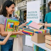 A Torino la solidarietà riempie gli zaini: una penna dopo l’altra si costruisce un futuro