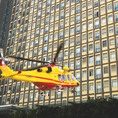 L'operaio è stato trasportato al Cto con l'elisoccorso