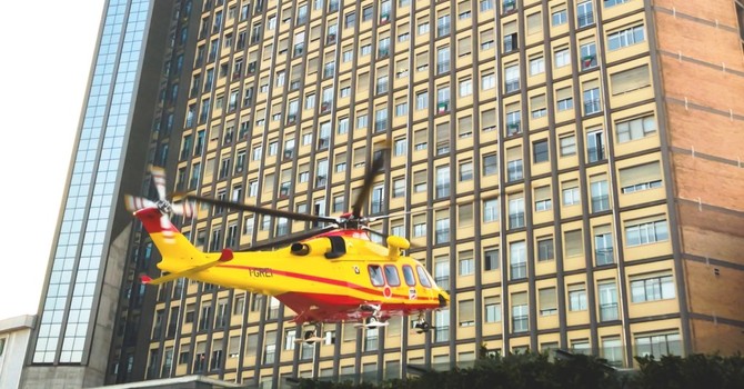 L'operaio è stato trasportato al Cto con l'elisoccorso