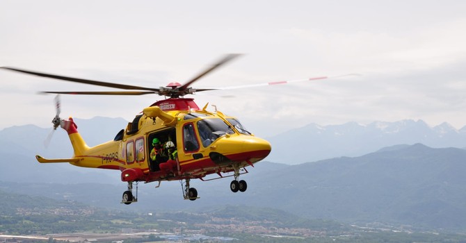 Tragedia sulla Statale 26: travolto e schiacciato da un furgone, muore un 58enne