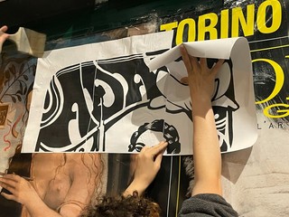 Extinction Rebellion porta le partigiane sui muri con un’azione simbolica