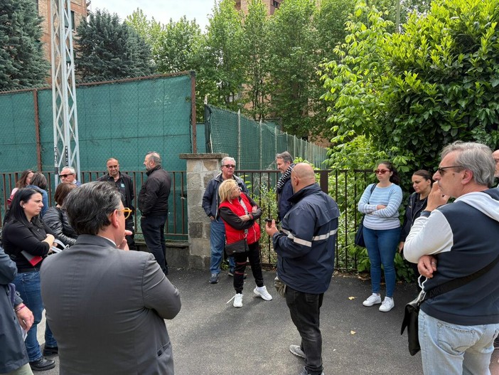 Il sopralluogo della Circoscrizione 5 in via Massari