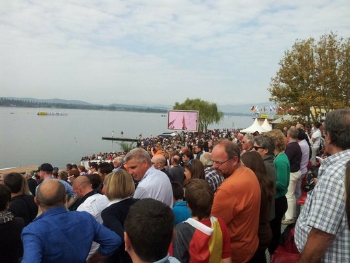 Europei di canottaggio 2026 a Varese: un'orchestra su un pontile galleggiante per una cerimonia d'apertura indimenticabile Europei di canottaggio 2026 a Varese: un'orchestra su un pontile galleggiante per una cerimonia d'apertura indimenticabile