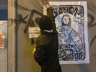 Extinction Rebellion porta le partigiane sui muri con un’azione simbolica