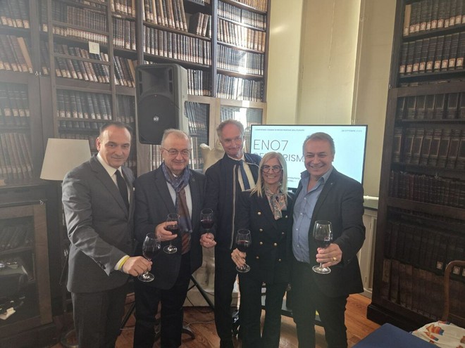 Barolo si trasforma nel G7 dell’enoturismo: talk, degustazioni e una "carta" per tracciare il futuro del vino Barolo si trasforma nel G7 dell’enoturismo: talk, degustazioni e una "carta" per tracciare il futuro del vino