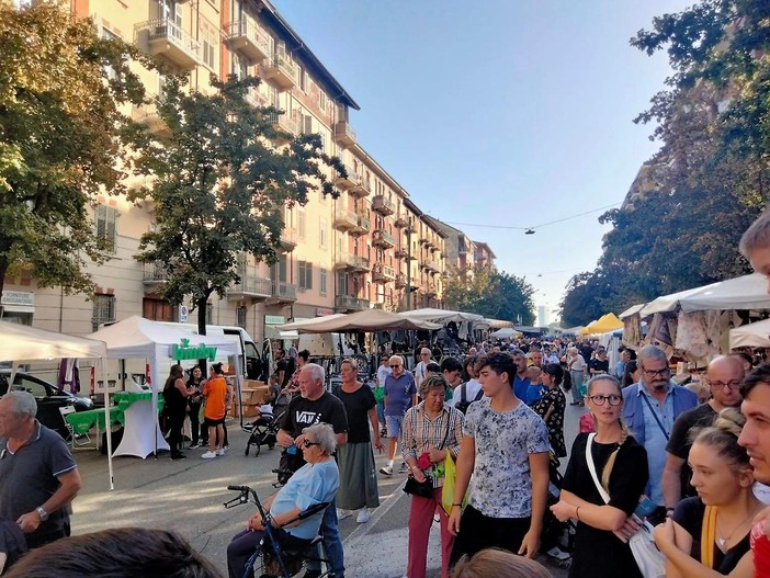 La primavera sboccia in via Borgaro: torna la festa tra sapori e artigianato