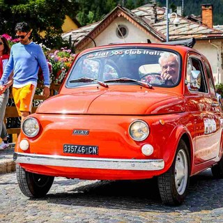 Le storiche Fiat 500 conquistano le Montagne Olimpiche Le storiche Fiat 500 conquistano le Montagne Olimpiche