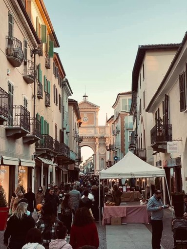 Al via la Fiera di San Martino di Chieri: musica, eventi enogastronomici e sorprese itineranti Al via la Fiera di San Martino di Chieri: musica, eventi enogastronomici e sorprese itineranti