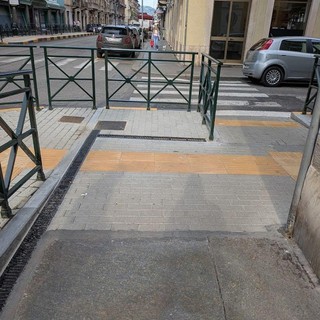 Quando la (nuova) fermata del 56 diventa un ostacolo