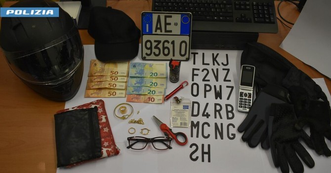 La refurtiva recuperata dagli agenti di Polizia La refurtiva recuperata dagli agenti di Polizia