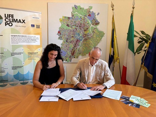 Il momento della firma