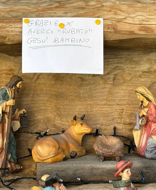 Rubata la statua di Gesù Bambino