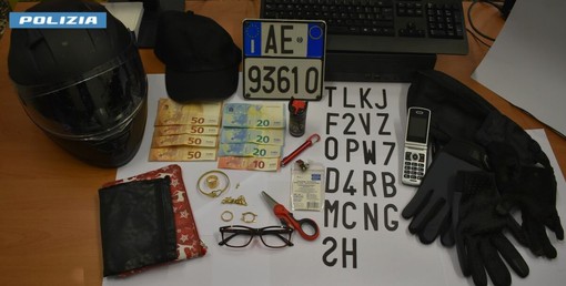 La refurtiva recuperata dagli agenti di Polizia La refurtiva recuperata dagli agenti di Polizia