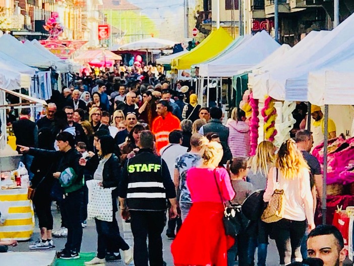 Via Stradella in festa: nuove aperture, animazioni e i 75 anni di Ottica Donna