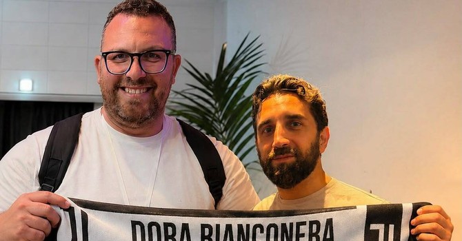 Il vicepresidente Ozimo e il presidente Caputo del fans club Dora Bianconera Il vicepresidente Ozimo e il presidente Caputo del fans club Dora Bianconera