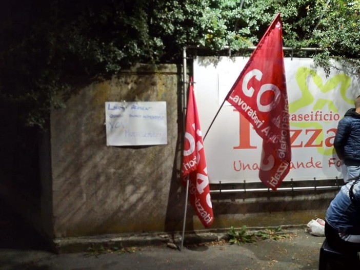 Caseificio Pezzana di Frossasco: «Il contratto non si cambia», ma la trattativa è aperta
