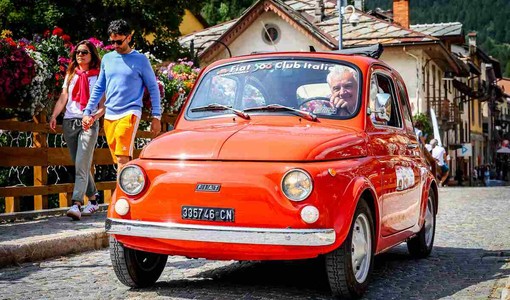Le storiche Fiat 500 conquistano le Montagne Olimpiche